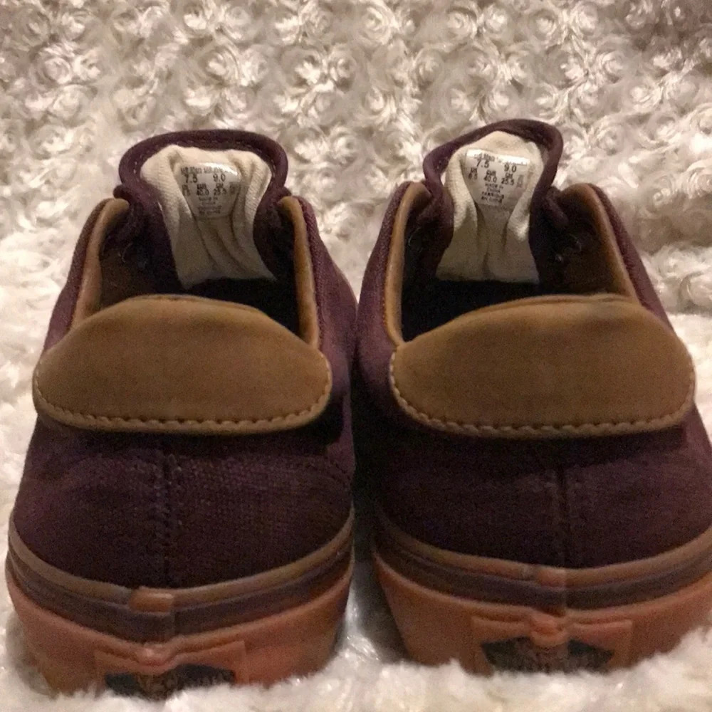 Vans - Picture 3 of 6